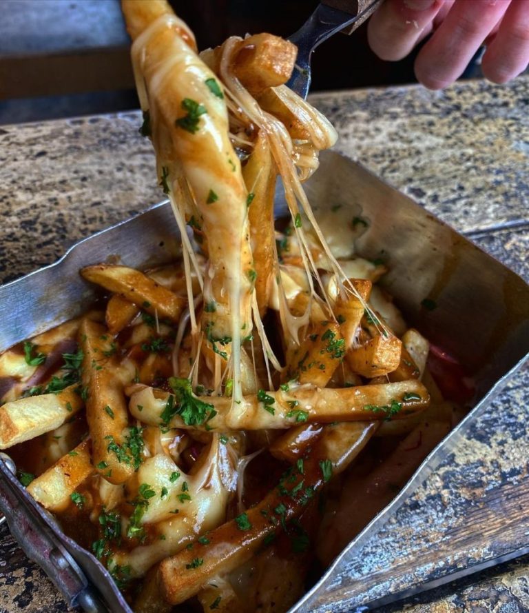 Cane & Grain Cheesy chips with gravy tray