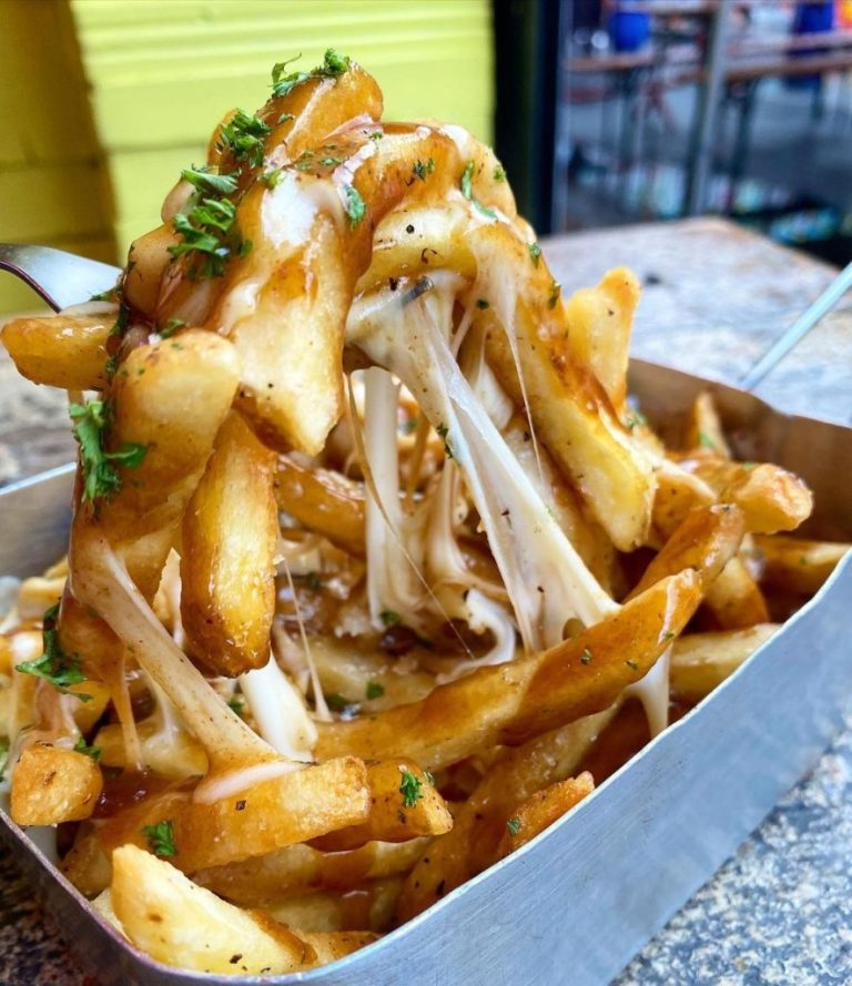 Cane & Grain Gooey Cheesy chips with Gravy tray